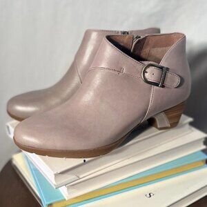NWOT Dansko Darbie Buckle Ankle Booties in Stone - Size 7/37
